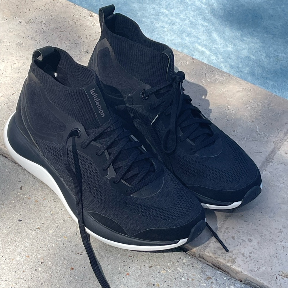Lululemon women’s size 8